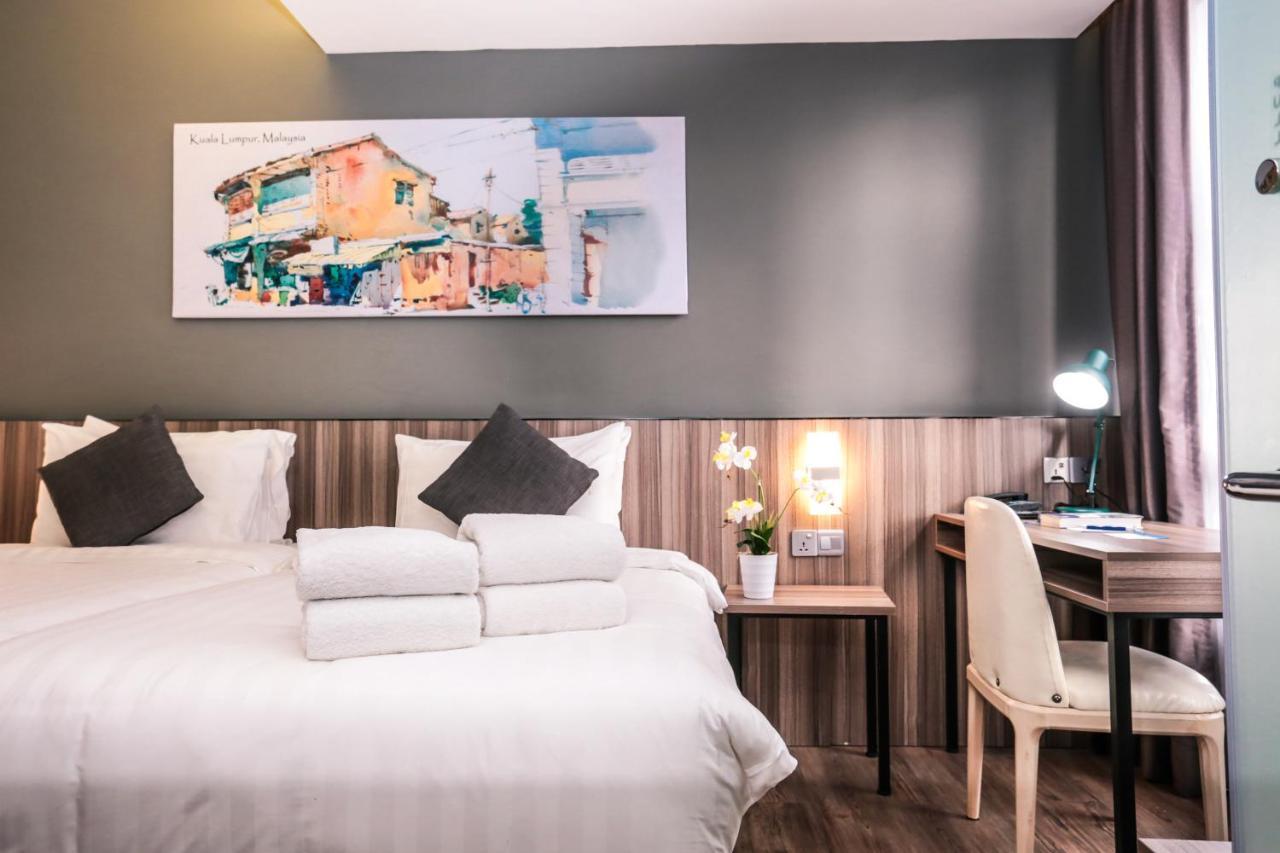 Days & By Wyndham Kl - Chan Sow Lin Mrt Or Lrt Hotel