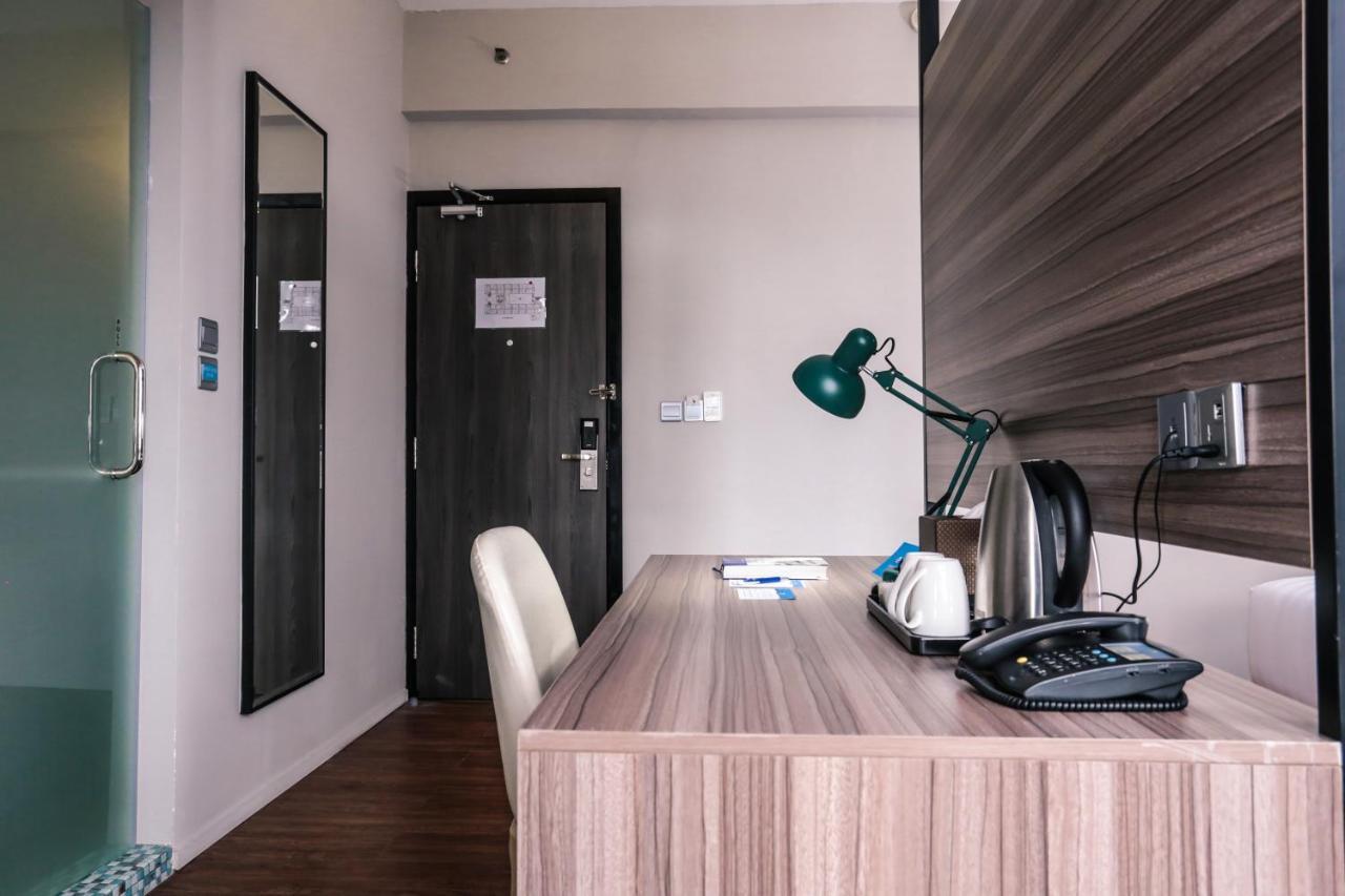 Days & By Wyndham Kl - Chan Sow Lin Mrt Or Lrt Hotel Kuala Lumpur