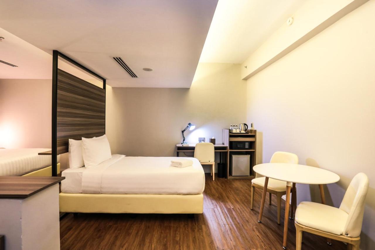 Days & By Wyndham Kl - Chan Sow Lin Mrt Or Lrt Kuala Lumpur