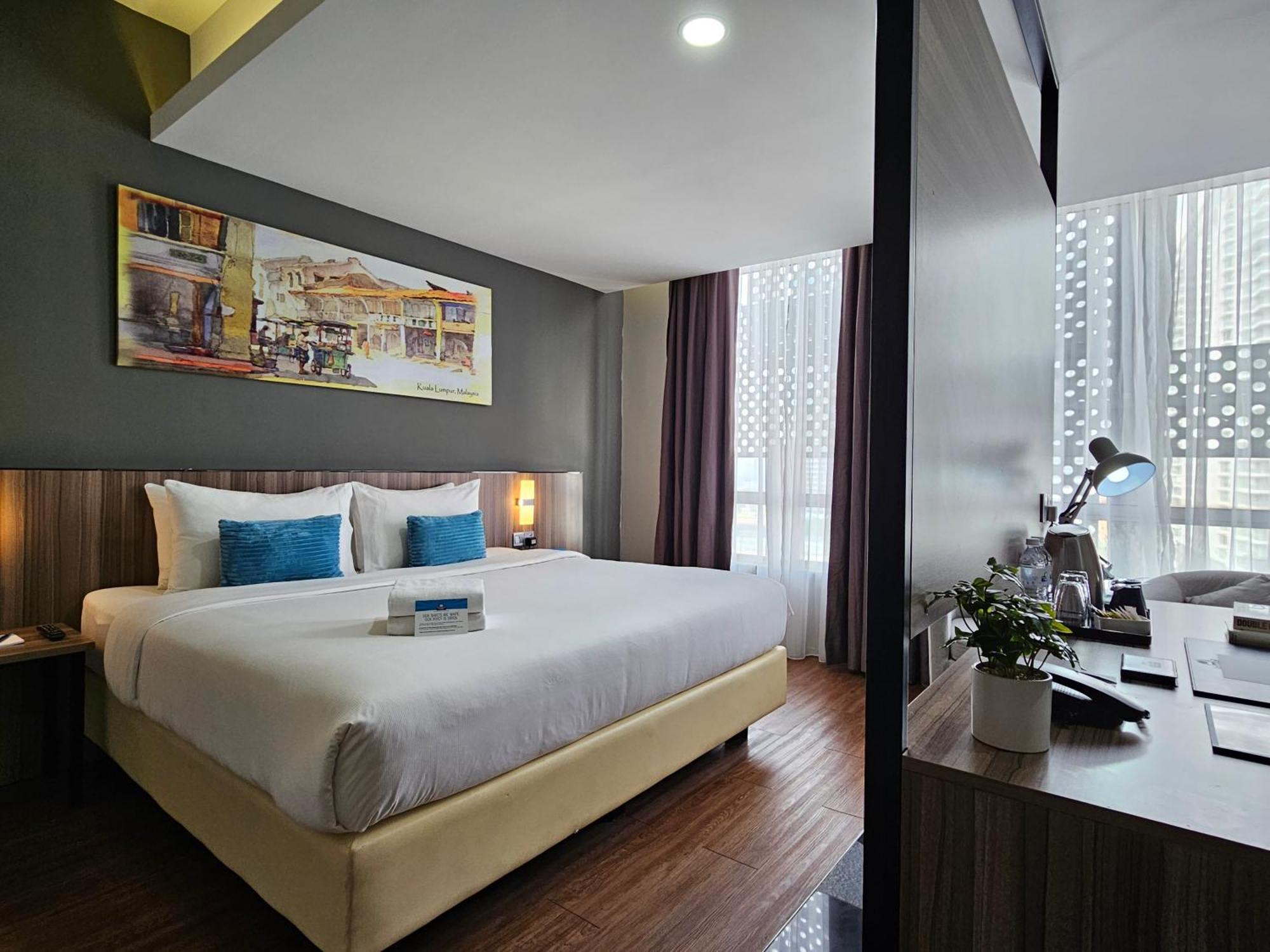 Days & By Wyndham Kl - Chan Sow Lin Mrt Or Lrt Hotel Kuala Lumpur