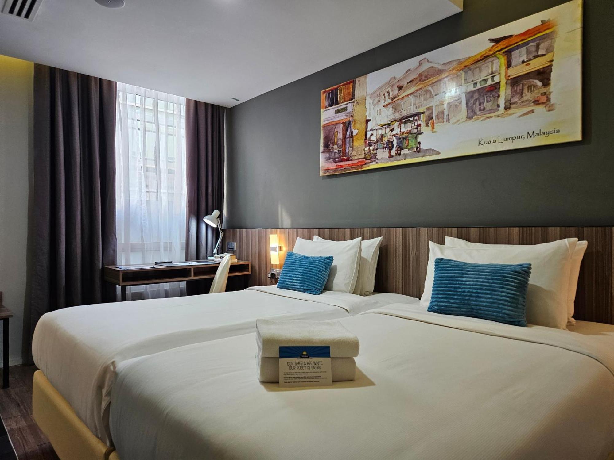 Hotel Days & By Wyndham Kl - Chan Sow Lin Mrt Or Lrt Kuala Lumpur