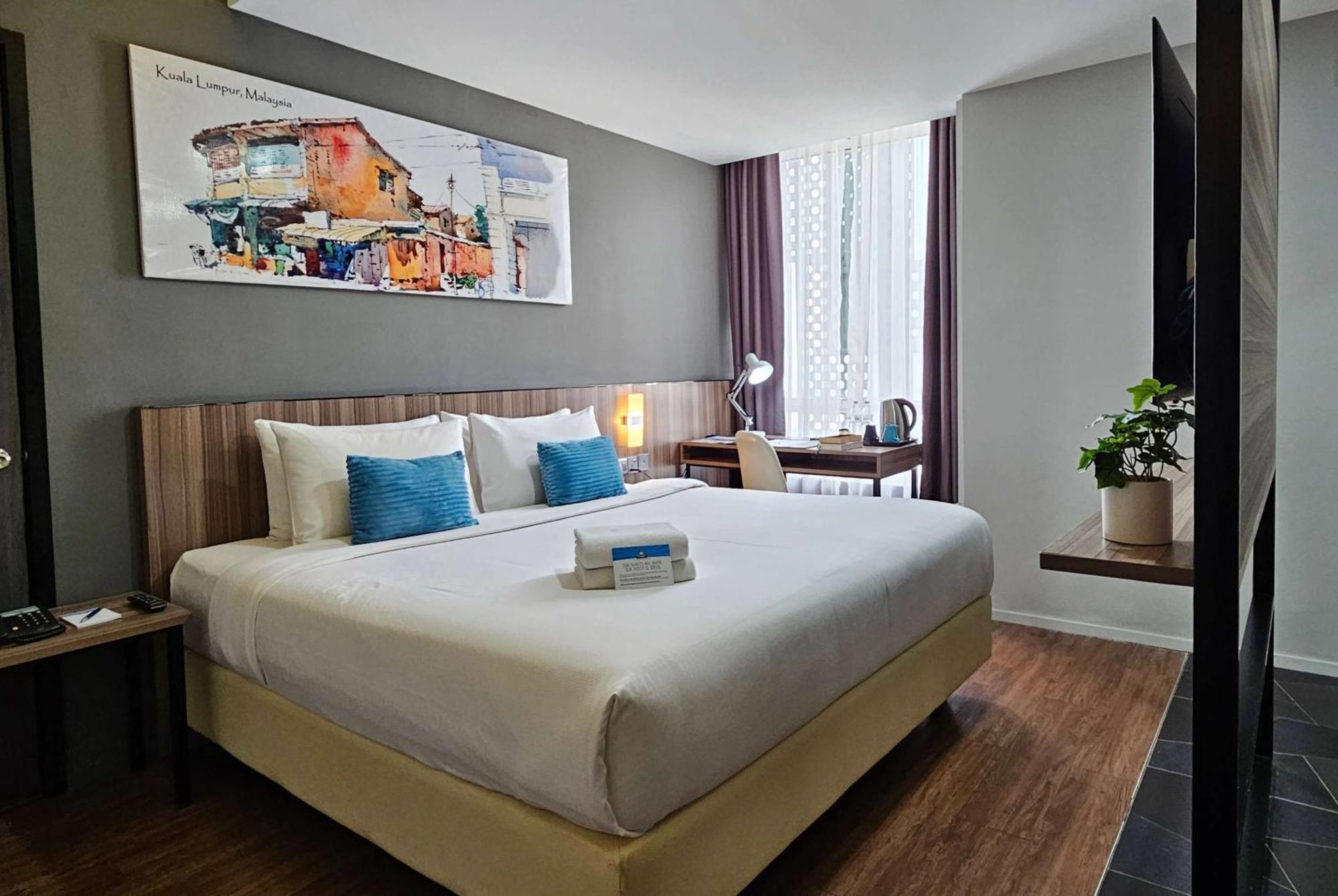 Hotel Days & By Wyndham Kl - Chan Sow Lin Mrt Or Lrt Kuala Lumpur