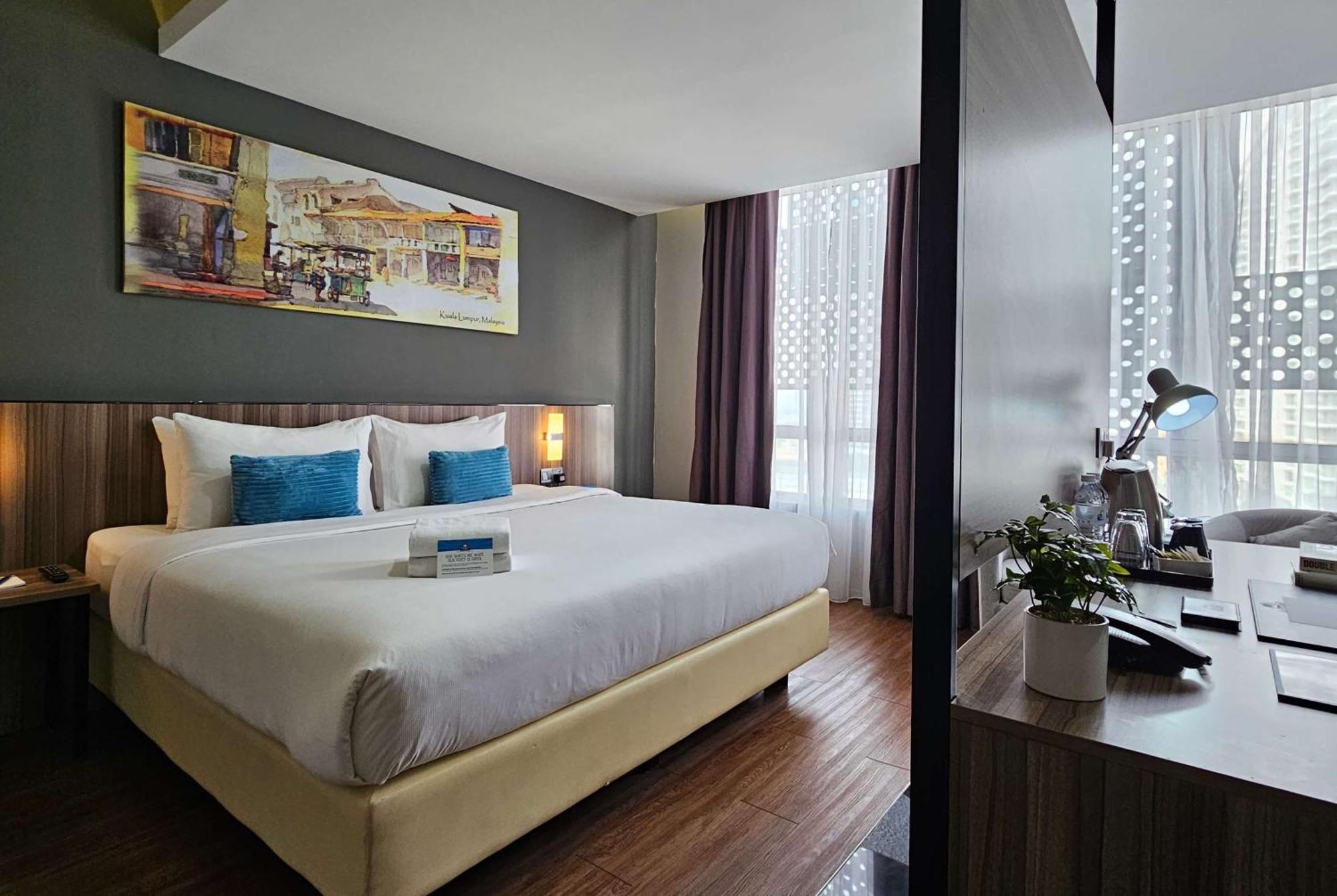 Days & By Wyndham Kl - Chan Sow Lin Mrt Or Lrt Kuala Lumpur